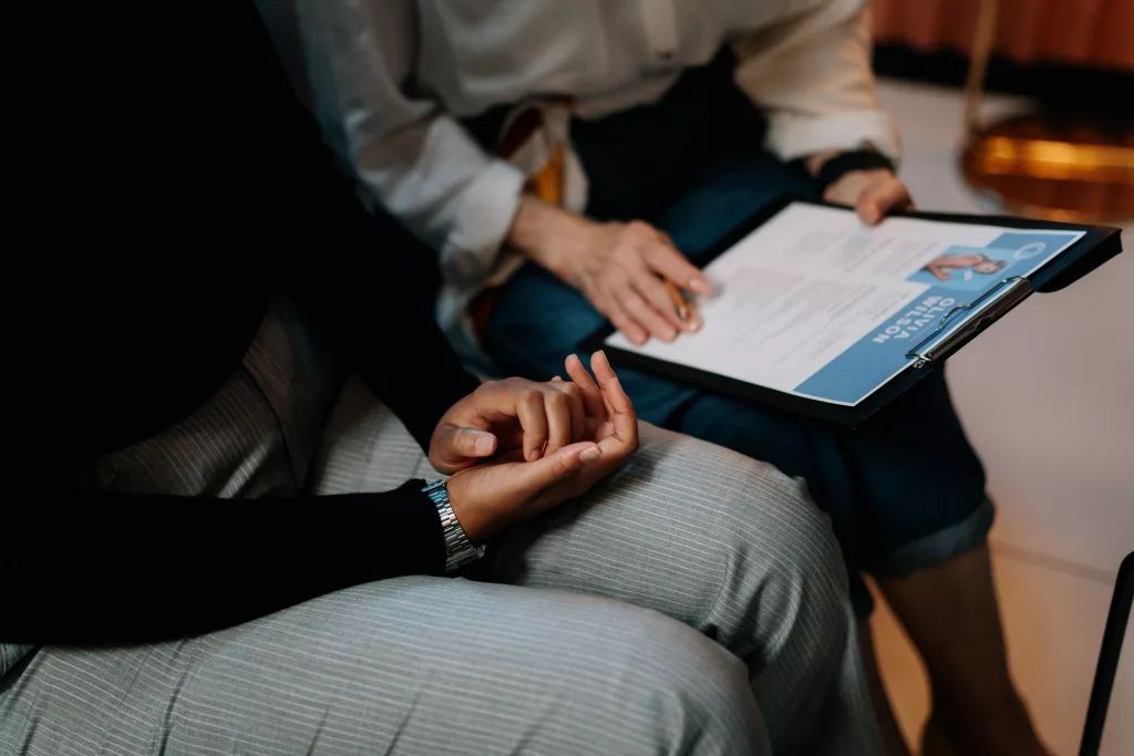 Aide au Recrutement : Assistance dans la recherche et la présélection de candidats pour nombre de postes, Préparation et contrôle des variables de paie en lien avec gestionnaire des paies Saisie des congés, Prise de RDV de médecine du travail, Etc ...